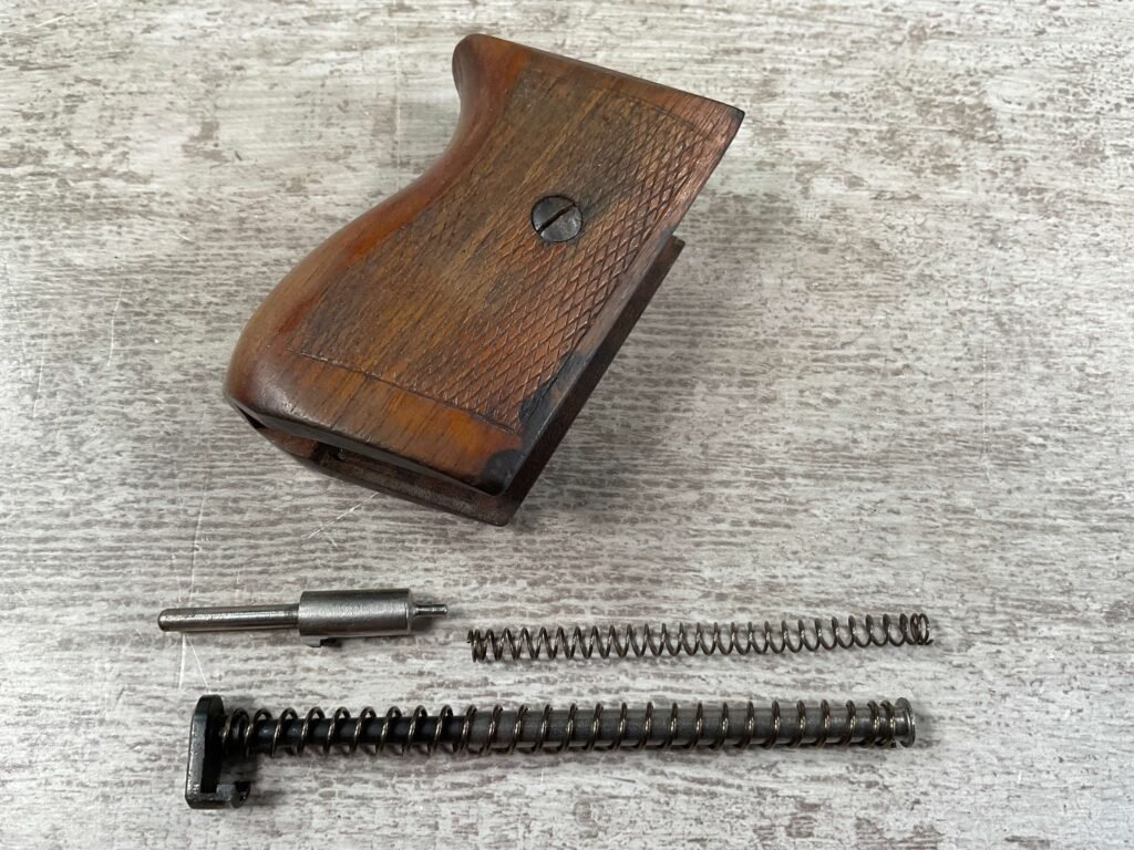 MAUSER 1934 WOODEN GRIP/FIRING PIN/SPRING SET