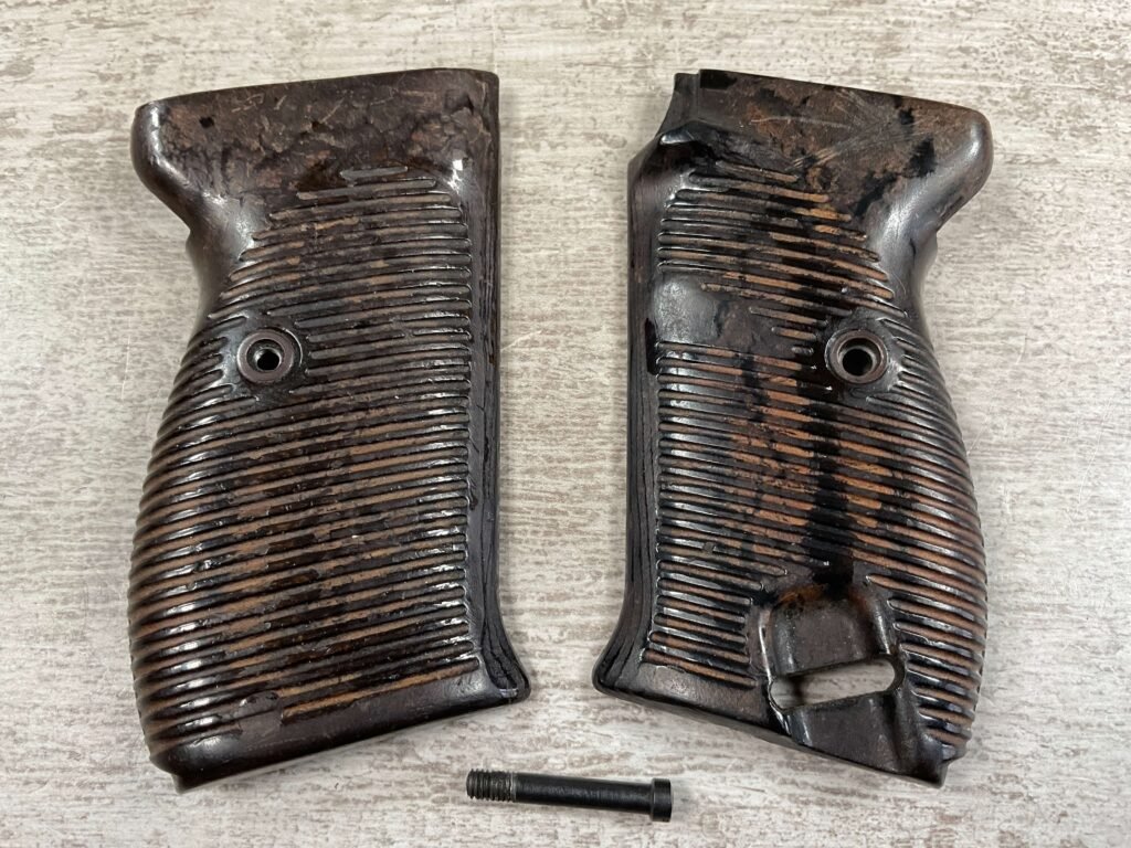 AEG P38 WWII BAKELIT PLASTIC GRIPS