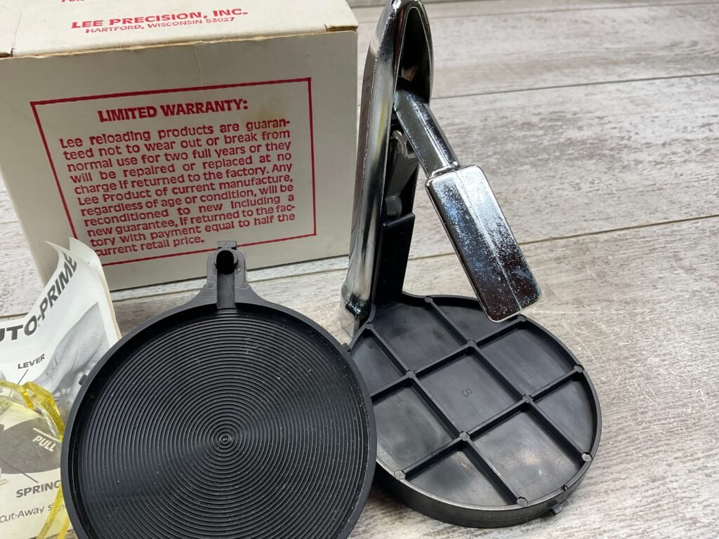 LEE AUTO-PRIMER FOR BOTH SMALL & LARGE PRIMERS