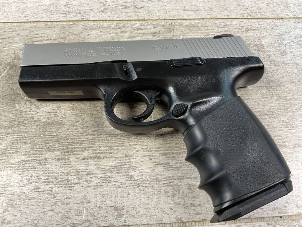 SMITH & WESSON S&W SW40V .40CAL SEMI AUTO PISTOL, IN CASE #5-10501