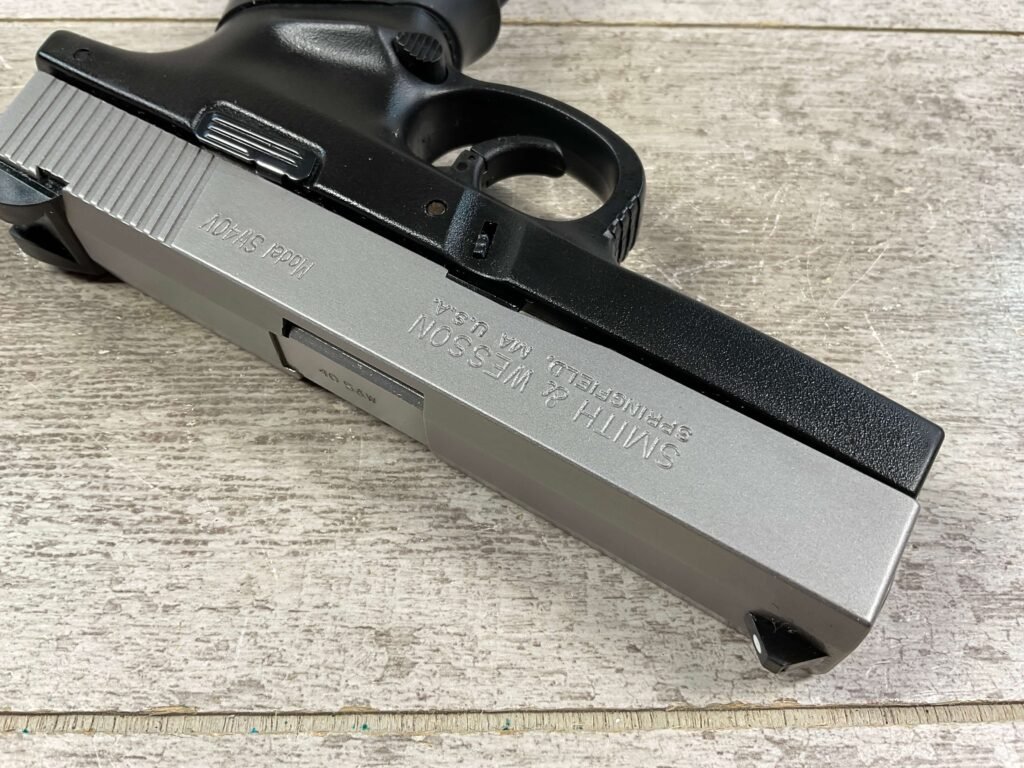 SMITH & WESSON S&W SW40V .40CAL SEMI AUTO PISTOL, IN CASE #5-10501