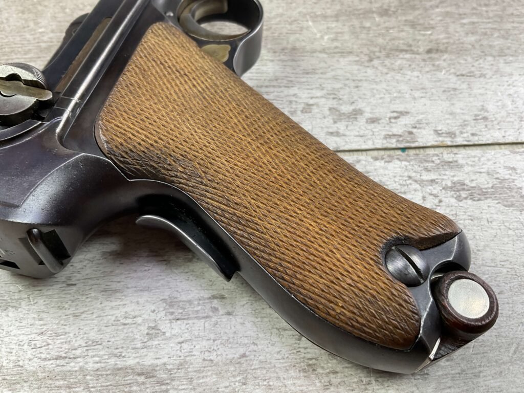 DWM 1900 SWISS 7.65MM LUGER P08 SEMI AUTO PISTOL, JAMES EARL JONES COLLECTION, MINTY & MATCHING #5-10867