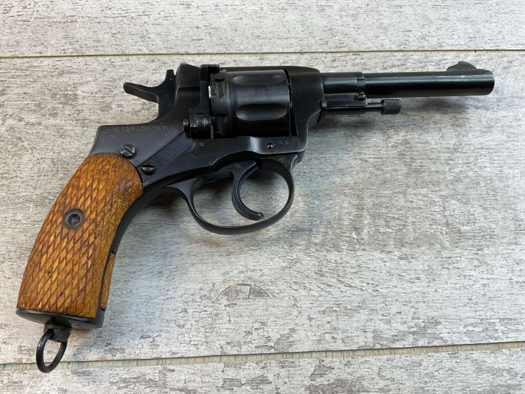 RUSSIAN NAGANT .32 S&W M1895 REVOLVER 1944 DATE TULA ARSENAL, JAMES EARL JONES "FAVORITES" COLLECTION #5-10880