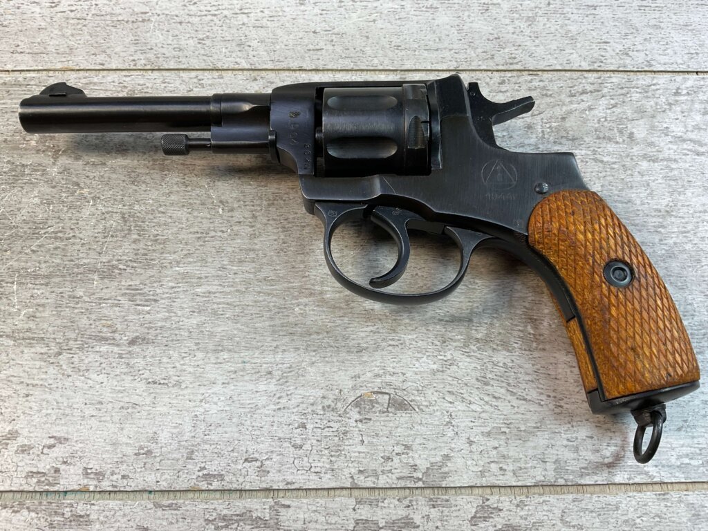 RUSSIAN NAGANT .32 S&W M1895 REVOLVER 1944 DATE TULA ARSENAL, JAMES EARL JONES "FAVORITES" COLLECTION #5-10880