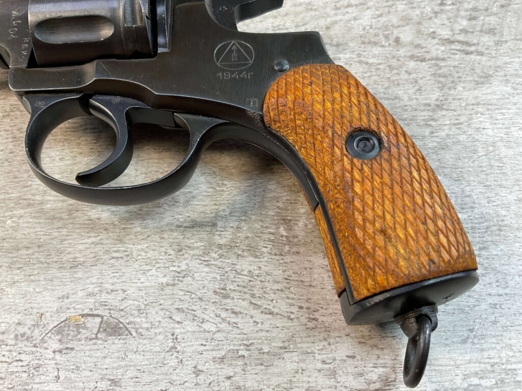 RUSSIAN NAGANT .32 S&W M1895 REVOLVER 1944 DATE TULA ARSENAL, JAMES EARL JONES "FAVORITES" COLLECTION #5-10880