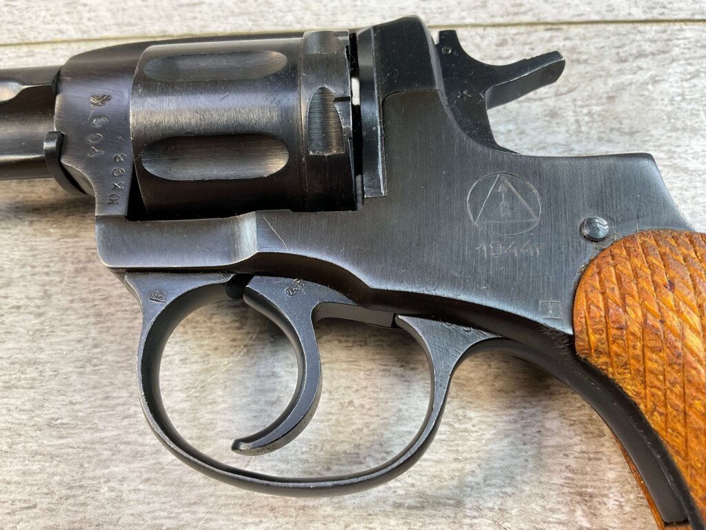 RUSSIAN NAGANT .32 S&W M1895 REVOLVER 1944 DATE TULA ARSENAL, JAMES EARL JONES "FAVORITES" COLLECTION #5-10880