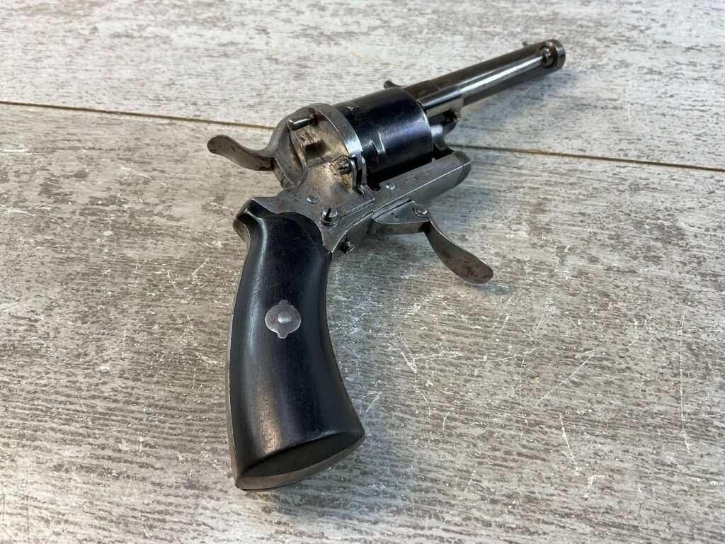 BELGIAN .32 PINFIRE REVOLVER, JAMES EARL JONES COLLECTION, ANTIQUE #5-10893