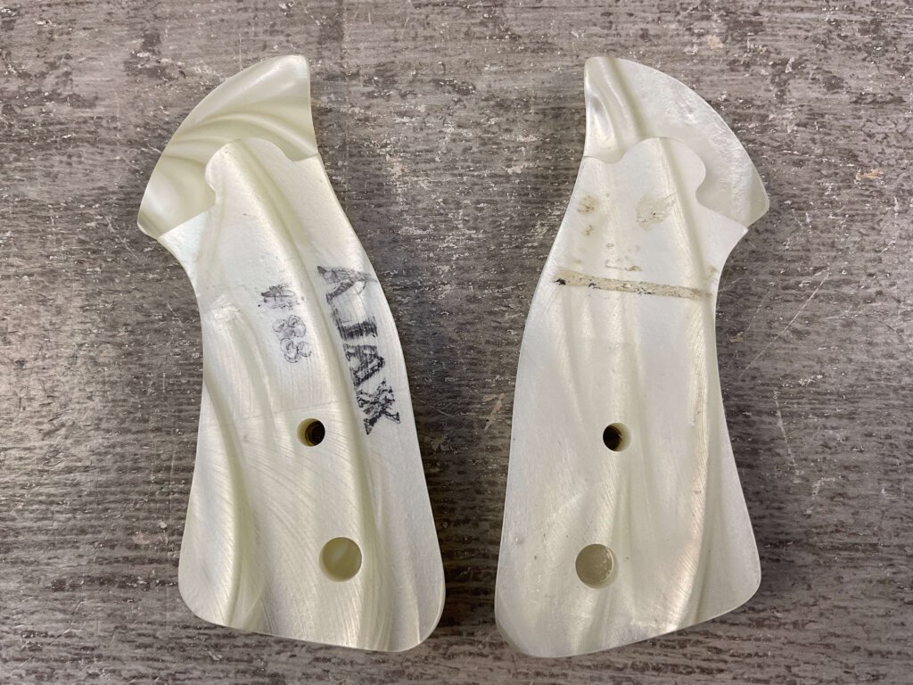 AJAX CUSTOM GRIPS ROSSI M88, M68 (SMALL) WHITE PEARLITE COLORED GRIPS #5-11606