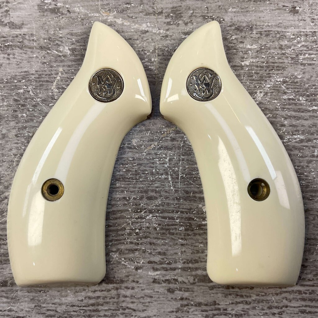 AJAX CUSTOM GRIPS 22 S&W "J" FRAME, ROUND BUTT, IVORY POLYMER COLORED GRIPS #5-11607