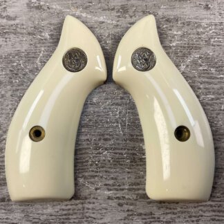 AJAX CUSTOM GRIPS 22 S&W "J" FRAME, ROUND BUTT, IVORY POLYMER COLORED GRIPS #5-11607