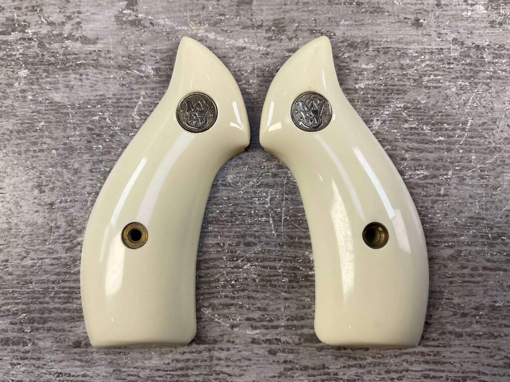 AJAX CUSTOM GRIPS 22 S&W "J" FRAME, ROUND BUTT, IVORY POLYMER COLORED GRIPS #5-11607