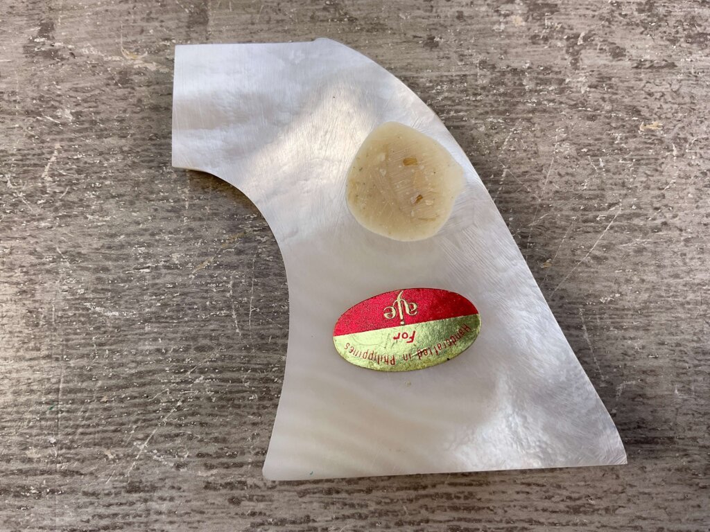 EAGLE GRIPS COLT S A ARMY, REAL PEARL RIGHT-SIDE GRIP #5-11613