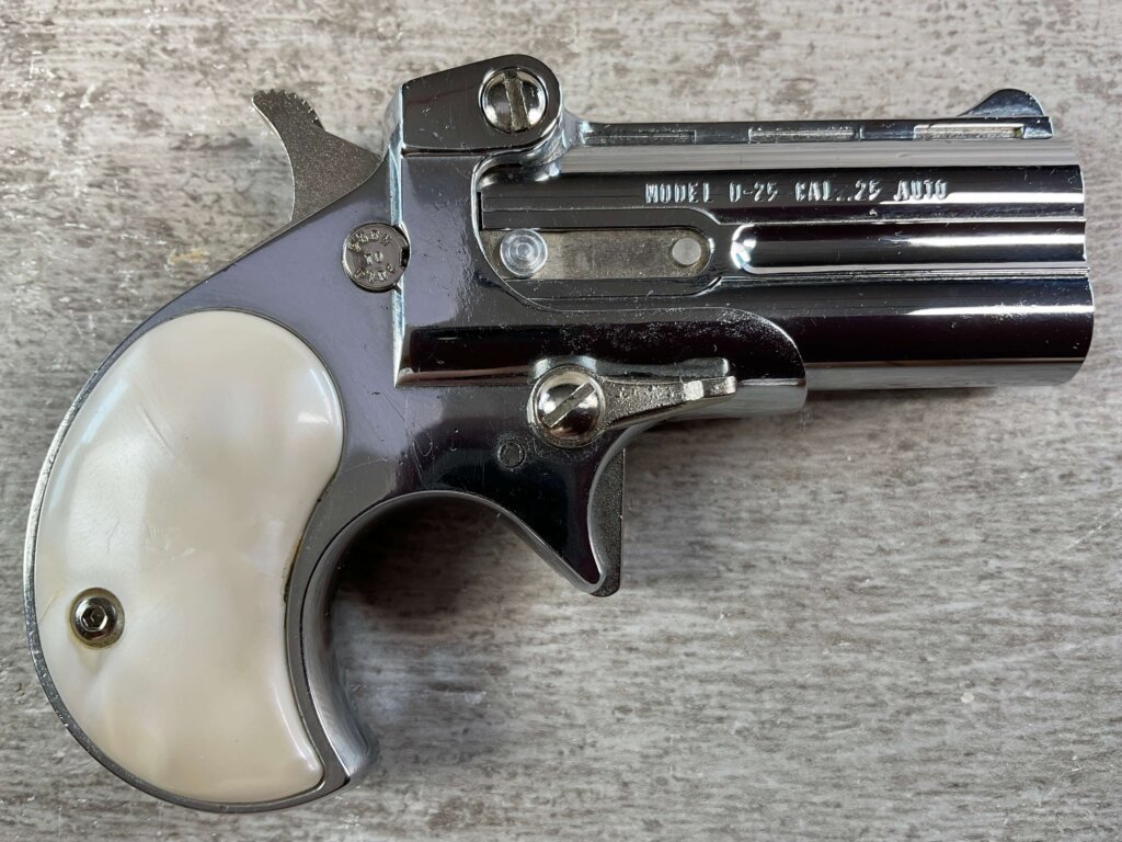 DAVIS INDUSTRIES D-25 .25 AUTO DERRINGER PISTOL, JAMES EARL JONES COLLECTION #5-10912