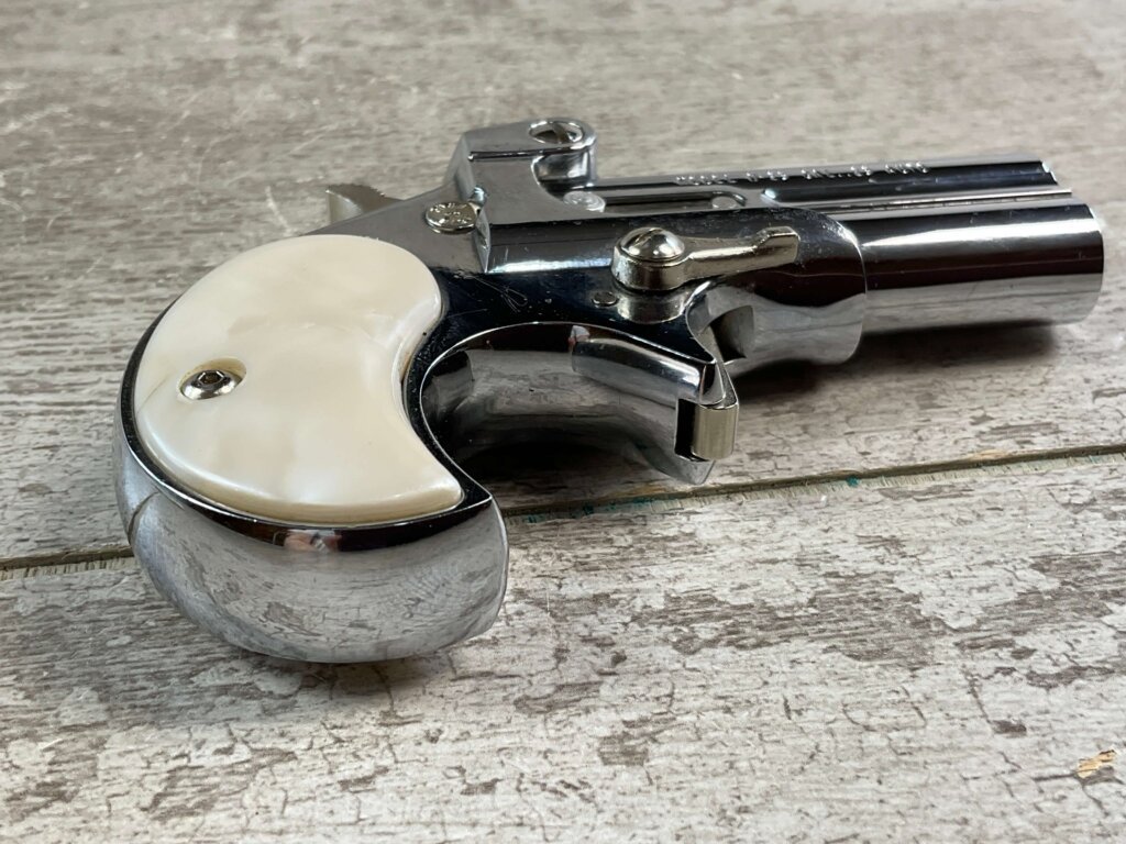 DAVIS INDUSTRIES D-25 .25 AUTO DERRINGER PISTOL, JAMES EARL JONES COLLECTION #5-10912