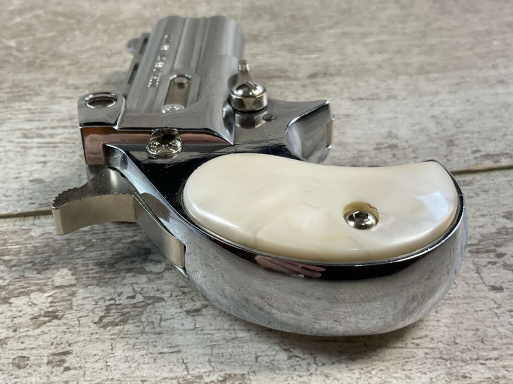 DAVIS INDUSTRIES D-25 .25 AUTO DERRINGER PISTOL, JAMES EARL JONES COLLECTION #5-10912