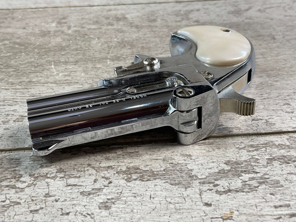 DAVIS INDUSTRIES D-25 .25 AUTO DERRINGER PISTOL, JAMES EARL JONES COLLECTION #5-10912