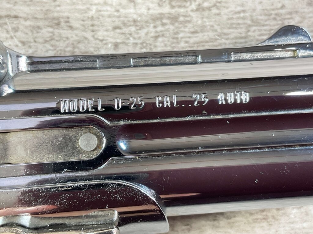 DAVIS INDUSTRIES D-25 .25 AUTO DERRINGER PISTOL, JAMES EARL JONES COLLECTION #5-10912