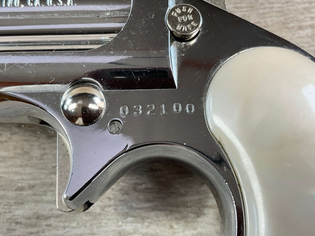 DAVIS INDUSTRIES D-25 .25 AUTO DERRINGER PISTOL, JAMES EARL JONES COLLECTION #5-10912