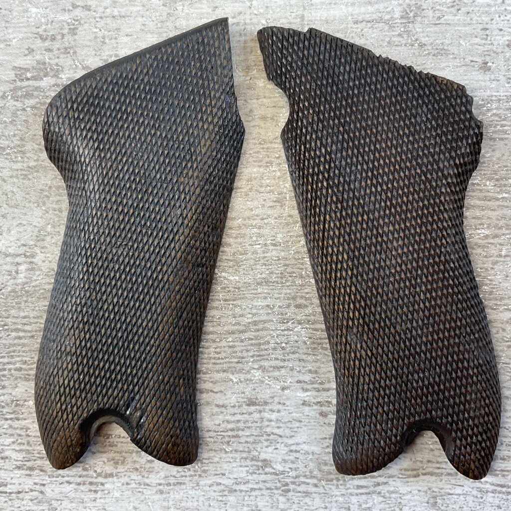 GERMAN P08 LUGER ERA CORRECT WALNUT GRIPS #5-11618