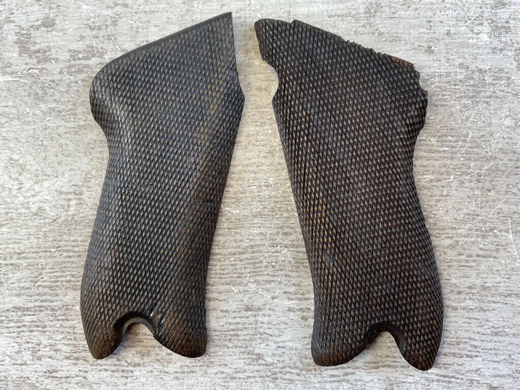 GERMAN P08 LUGER ERA CORRECT WALNUT GRIPS #5-11618