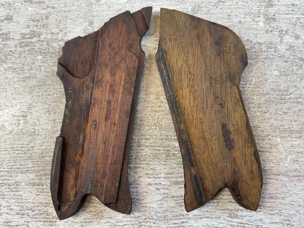 GERMAN P08 LUGER ERA CORRECT WALNUT GRIPS #5-11618