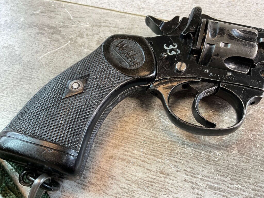 WEBLEY & SCOTT MARK IV 38/200 REVOLVER #6-01606-PF