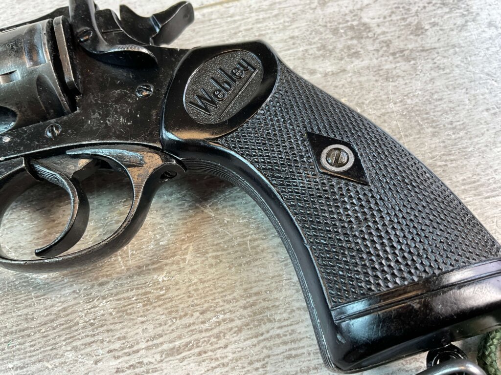 WEBLEY & SCOTT MARK IV 38/200 REVOLVER #6-01606-PF