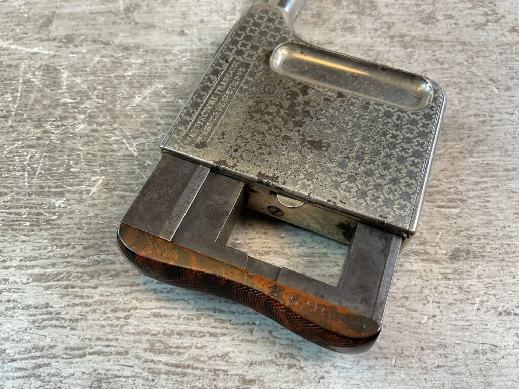 ETCHED FRANÇAISE D’ARMES DE ST. ETIENNE MITRAILLEUSE PALM SQUEEZER PISTOL, JAMES EARL JONES COLLECTION, ANTIQUE #5-10921-PF