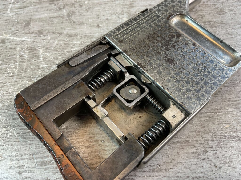 ETCHED FRANÇAISE D’ARMES DE ST. ETIENNE MITRAILLEUSE PALM SQUEEZER PISTOL, JAMES EARL JONES COLLECTION, ANTIQUE #5-10921-PF