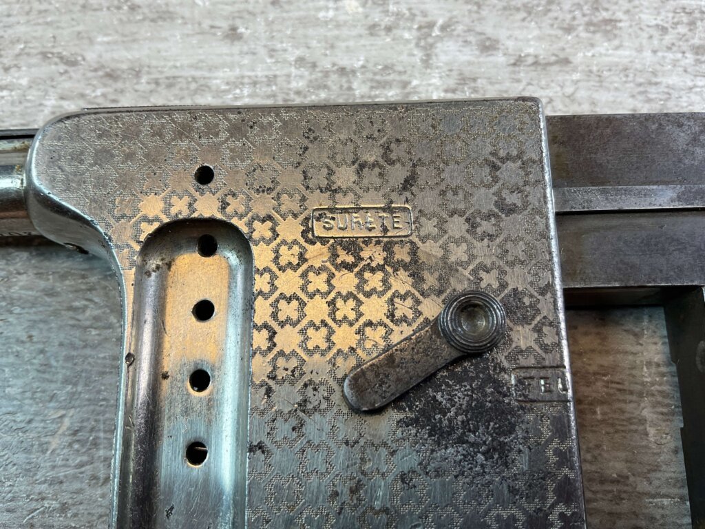 ETCHED FRANÇAISE D’ARMES DE ST. ETIENNE MITRAILLEUSE PALM SQUEEZER PISTOL, JAMES EARL JONES COLLECTION, ANTIQUE #5-10921-PF