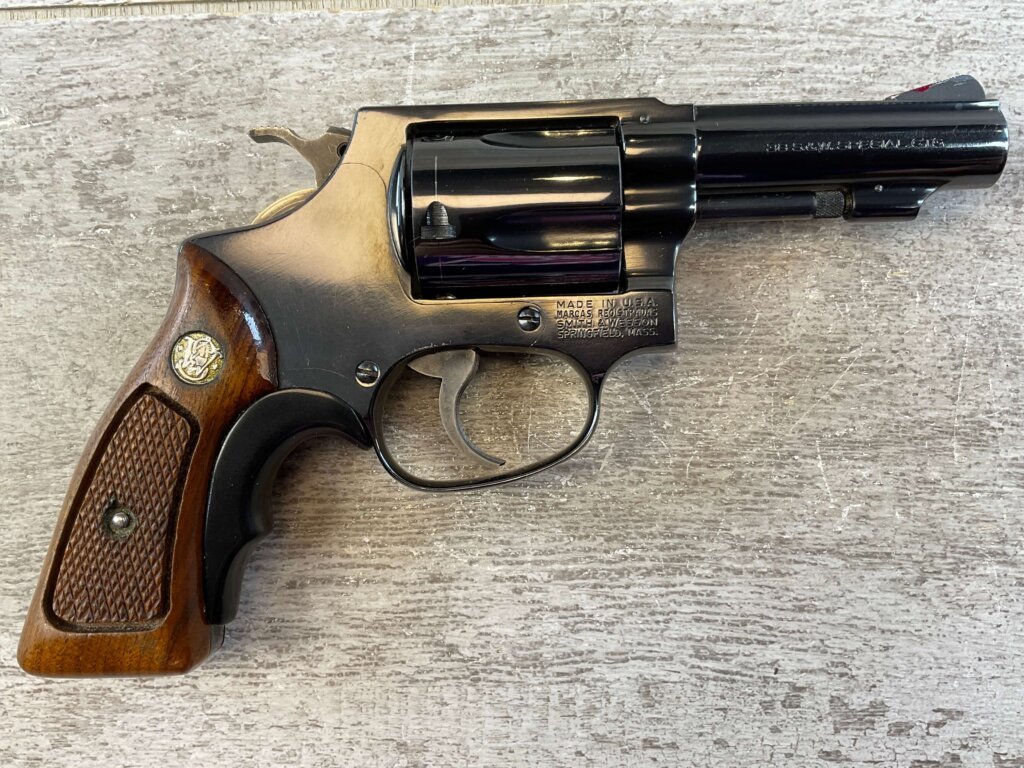 S&W CHIEFS SPECIAL 36-1 .38 SPECIAL REVOLVER, 1976 MFR #6-02117