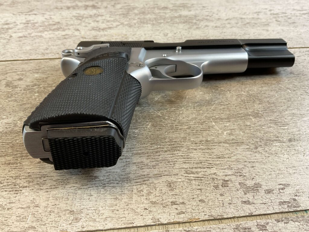 BROWNING HI POWER MADE IN BELGIUM .40 CAL SEMI AUTO PISTOL, MINTY #6-02120