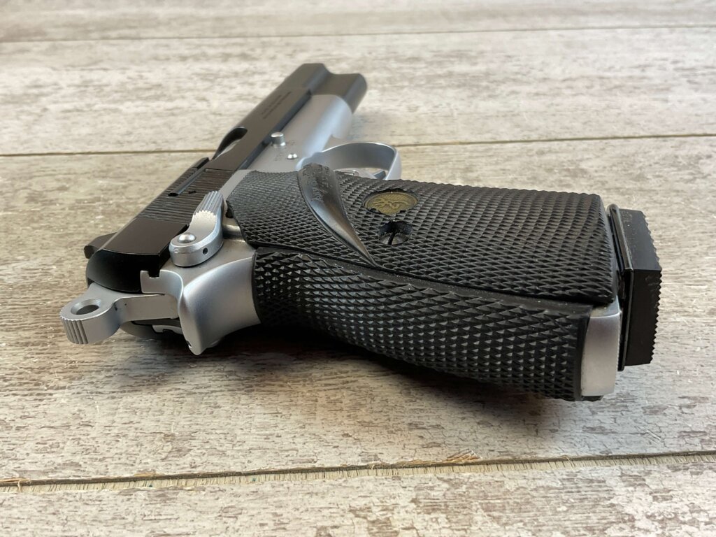 BROWNING HI POWER MADE IN BELGIUM .40 CAL SEMI AUTO PISTOL, MINTY #6-02120