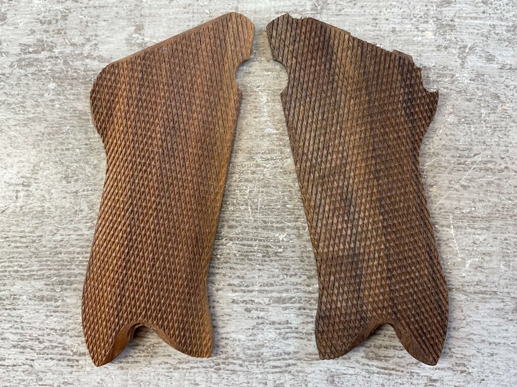 GERMAN LUGER P08 NON-MATCHING REPRODUCTION GRIPS, JAMES EARL JONES COLLECTION #5-11619