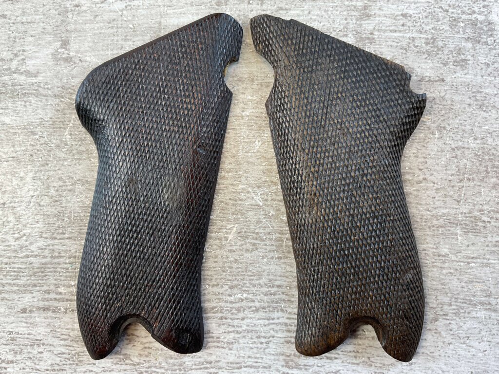 LUGER P08 ERA CORRECT ORIGINAL NON-MATCHING WALNUT GRIPS, JAMES EARL JONES COLLECTION #5-11621