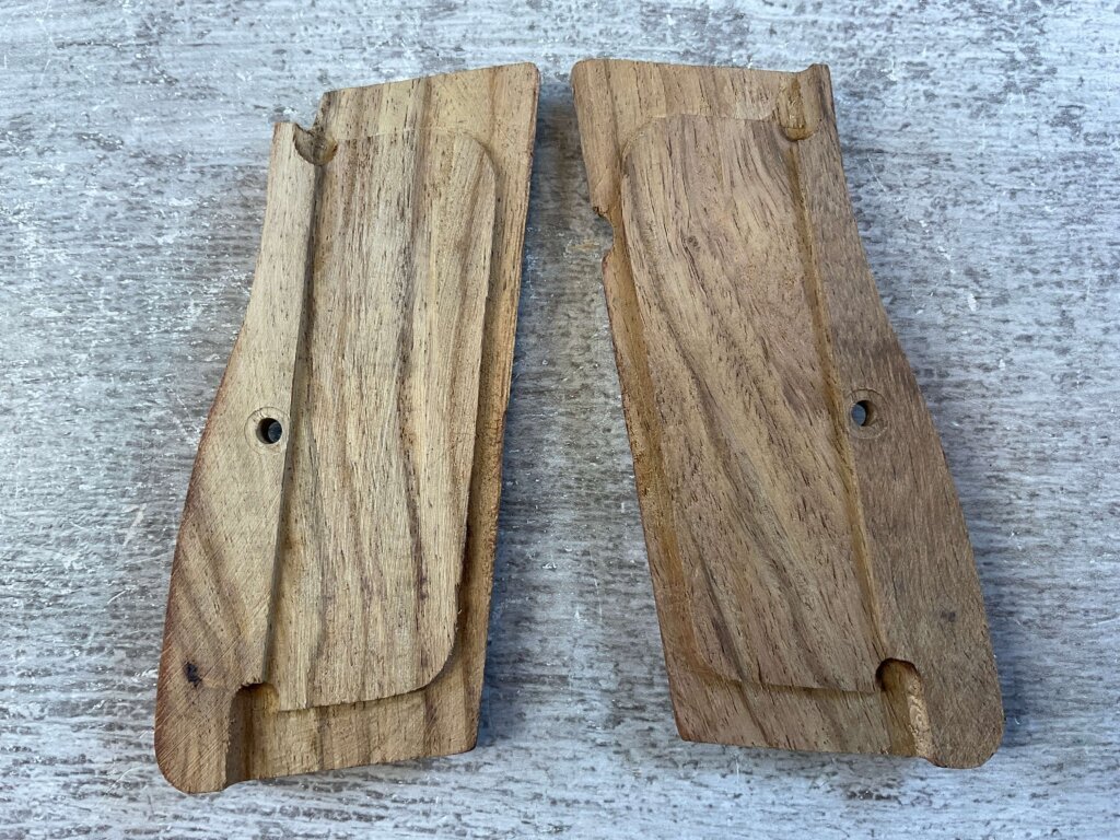 BROWNING HI-POWER REPRODUCTION WOODEN GRIPS, JAMES EARL JONES COLLECTION #5-11631