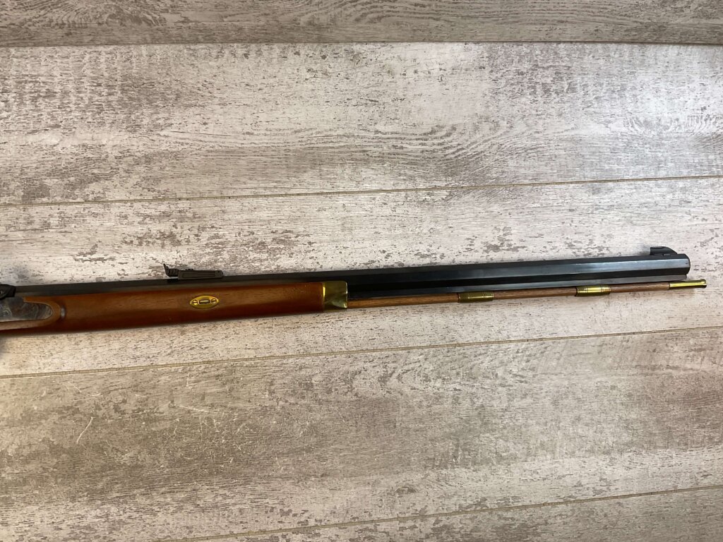 THOMPSON CENTER ARMS .50 CAL HAWKEN 28" HEAVY OCTAGON BBL PERCUSSION RIFLE, JAMES EARL JONES "FAVORITES" COLLECTION, ANTIQUE #5-11076