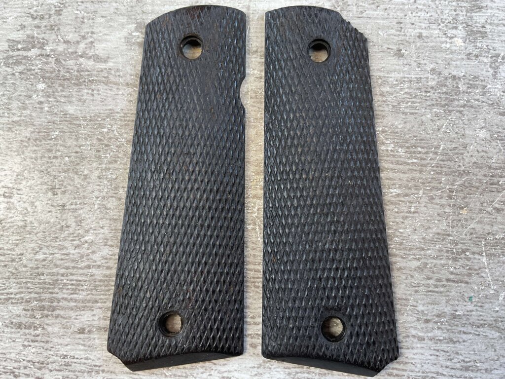 ARGENTINE 1911 BLACK WOOD GRIPS, JAMES EARL JONES COLLECTION #5-11722