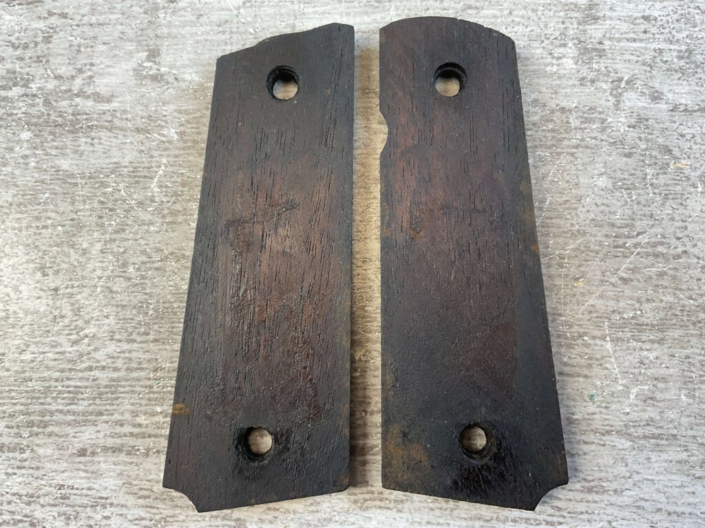 ARGENTINE 1911 BLACK WOOD GRIPS, JAMES EARL JONES COLLECTION #5-11722