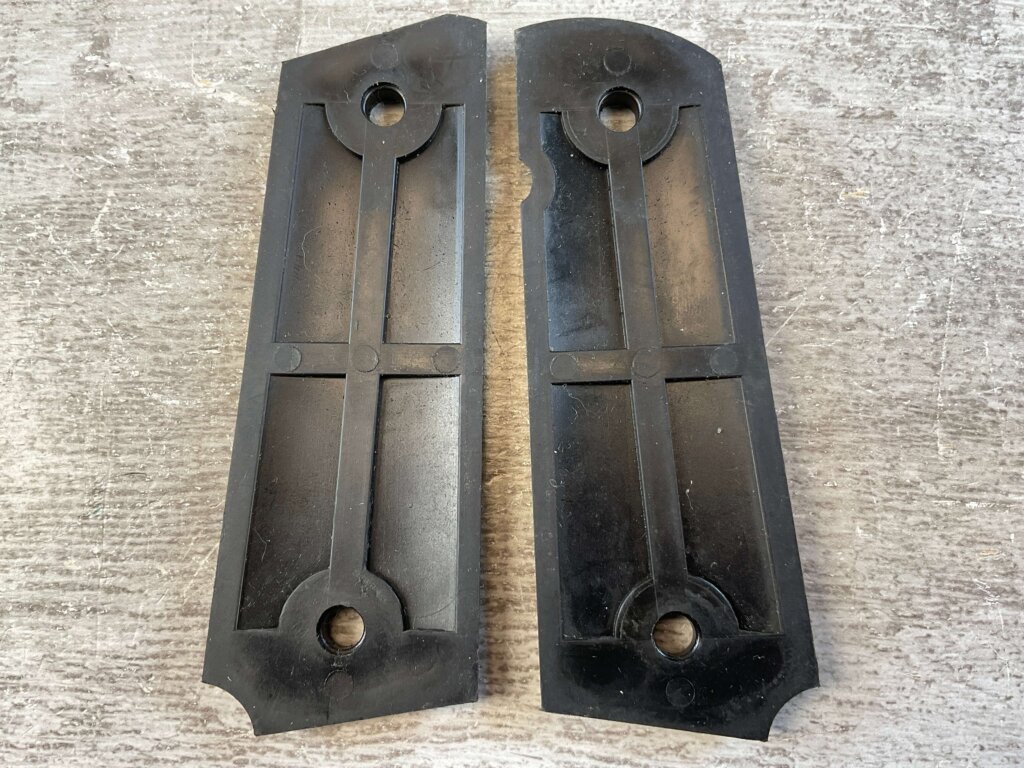 COLT 1911 BLACK RUBBER GRIPS W/ RAMPANT COLT, JAMES EARL JONES COLLECTION #5-11724