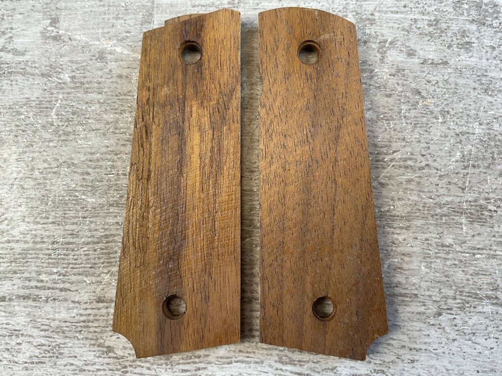 REPRODUCTION 1911 WOODEN GRIPS, JAMES EARL JONES COLLECTION #5-11725