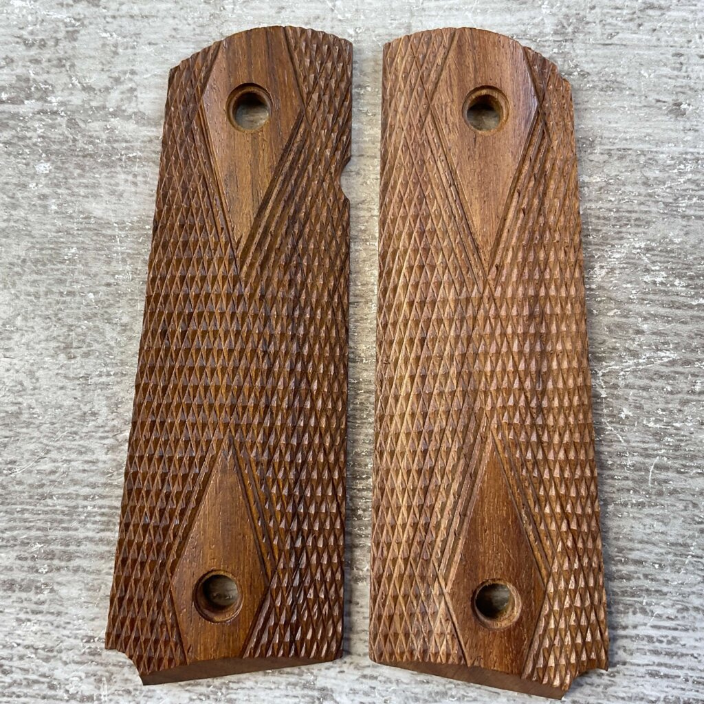 REPRODUCTION 1911 DBL DIAMOND CHECKERED WOODEN GRIPS, JAMES EARL JONES COLLECTION #5-11726