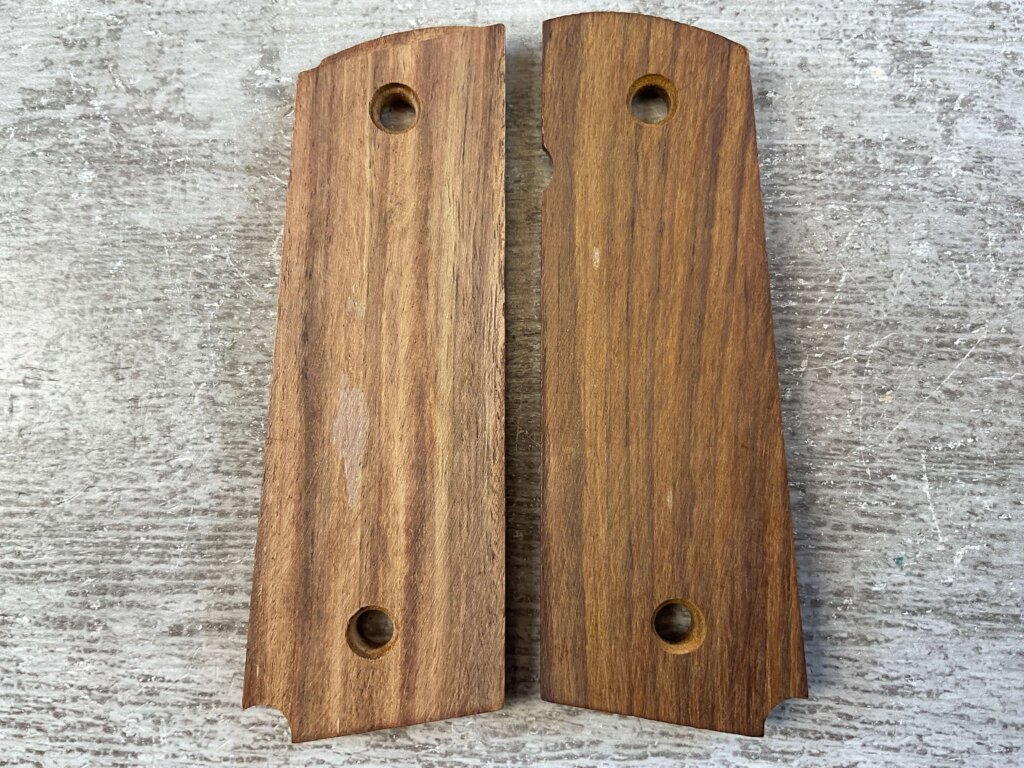 REPRODUCTION 1911 DBL DIAMOND CHECKERED WOODEN GRIPS, JAMES EARL JONES COLLECTION #5-11726