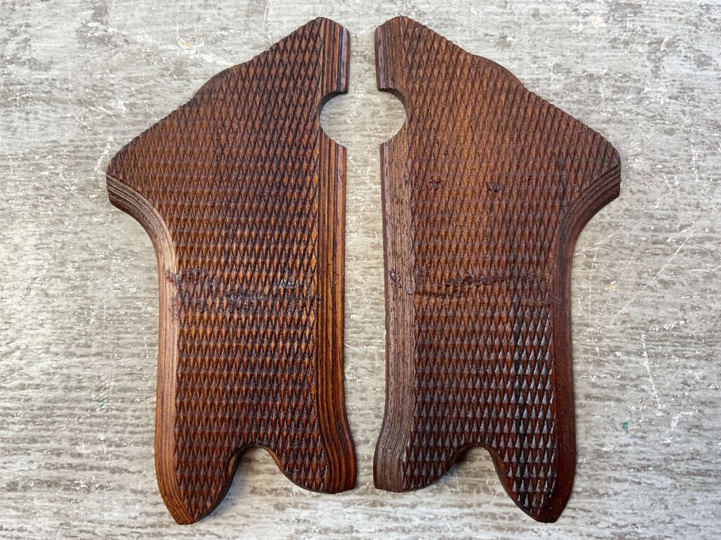 REPRODUCTION BABY LUGER P08 GRIPS, JAMES EARL JONES COLLECTION #5-11730