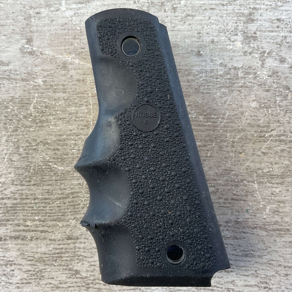 HOGUE 1911 FULL SIZE BLACK RUBBER GRIP W/ FINGER GROOVES, JAMES EARL JONES COLLECTION #5-11732