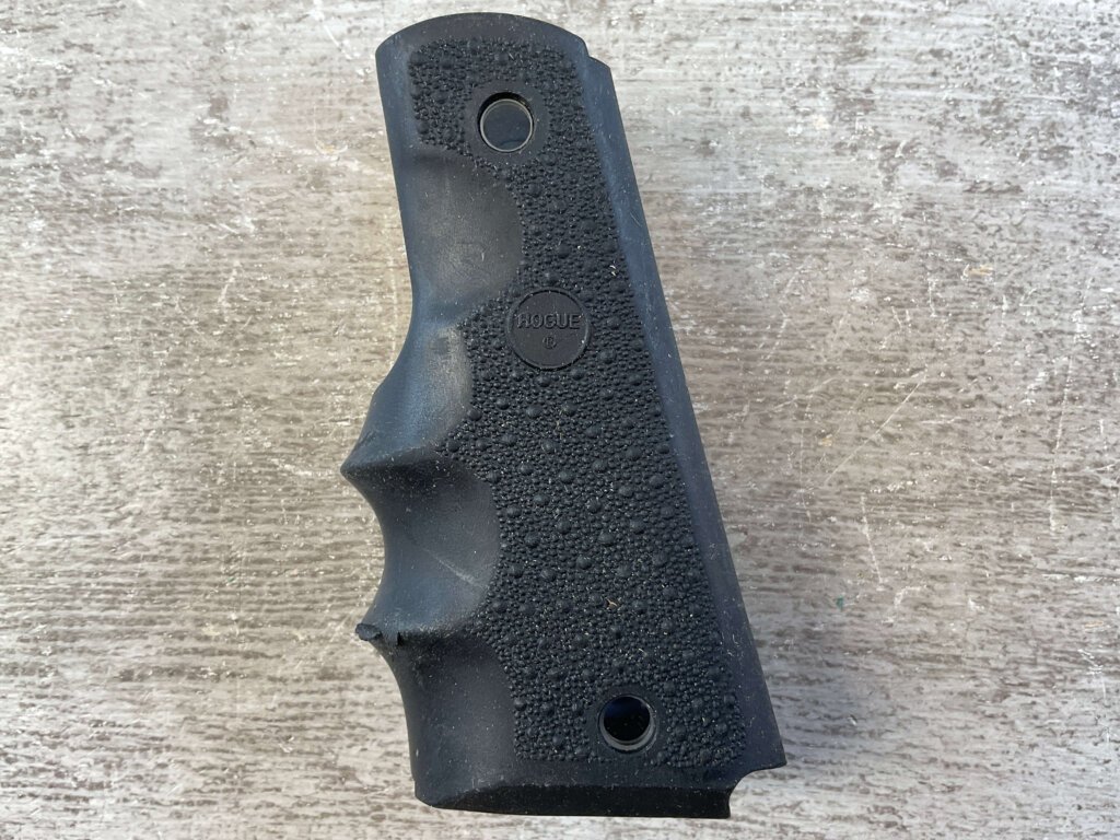 HOGUE 1911 FULL SIZE BLACK RUBBER GRIP W/ FINGER GROOVES, JAMES EARL JONES COLLECTION #5-11732