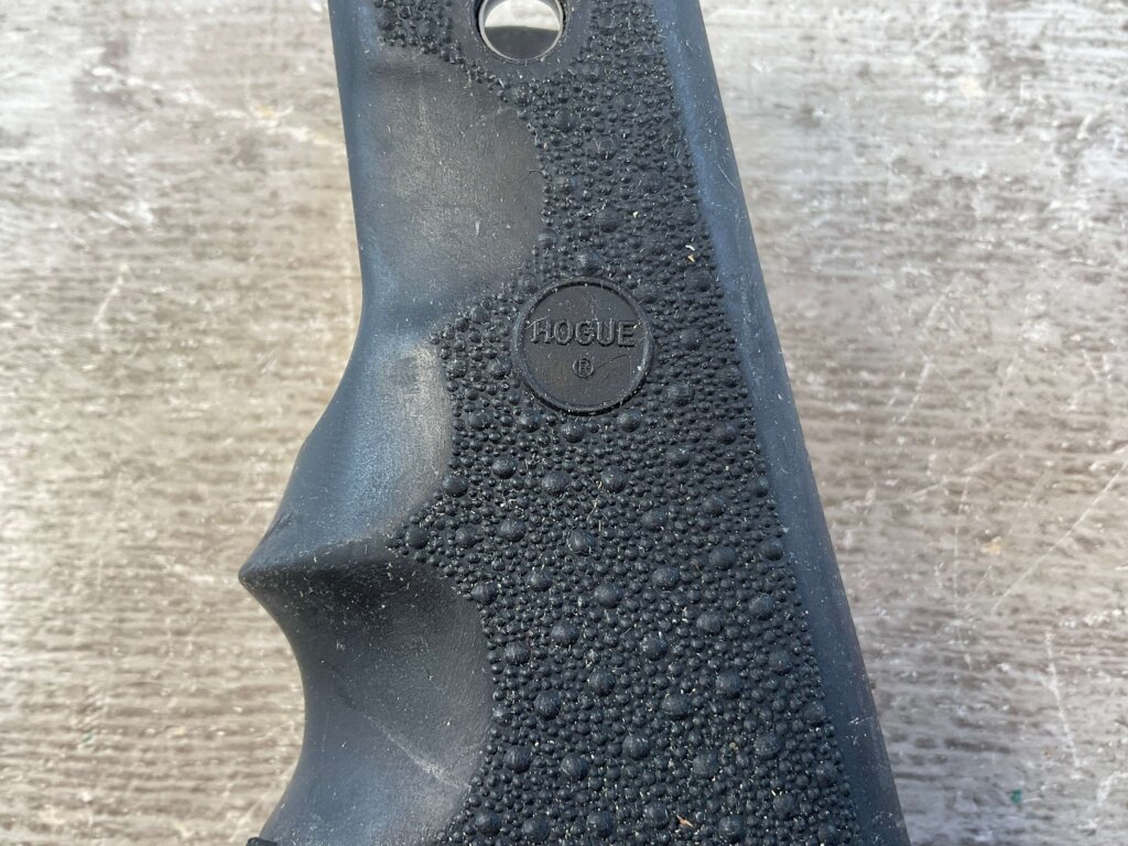 HOGUE 1911 FULL SIZE BLACK RUBBER GRIP W/ FINGER GROOVES, JAMES EARL JONES COLLECTION #5-11732