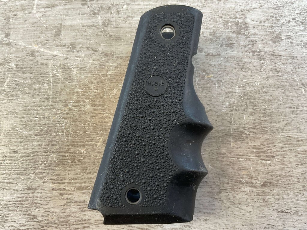 HOGUE 1911 FULL SIZE BLACK RUBBER GRIP W/ FINGER GROOVES, JAMES EARL JONES COLLECTION #5-11732