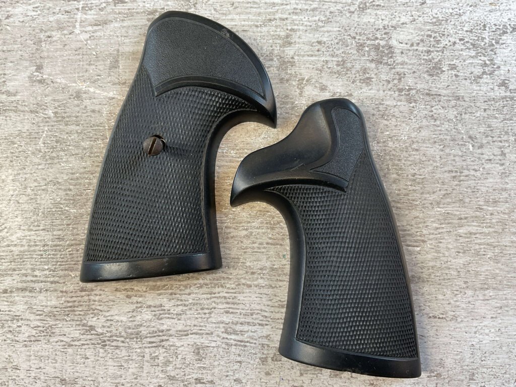 PACHMAYR S&W J FRAME SMALL PISTOL RUBBER GRIPS, JAMES EARL JONES COLLECTION #5-11735