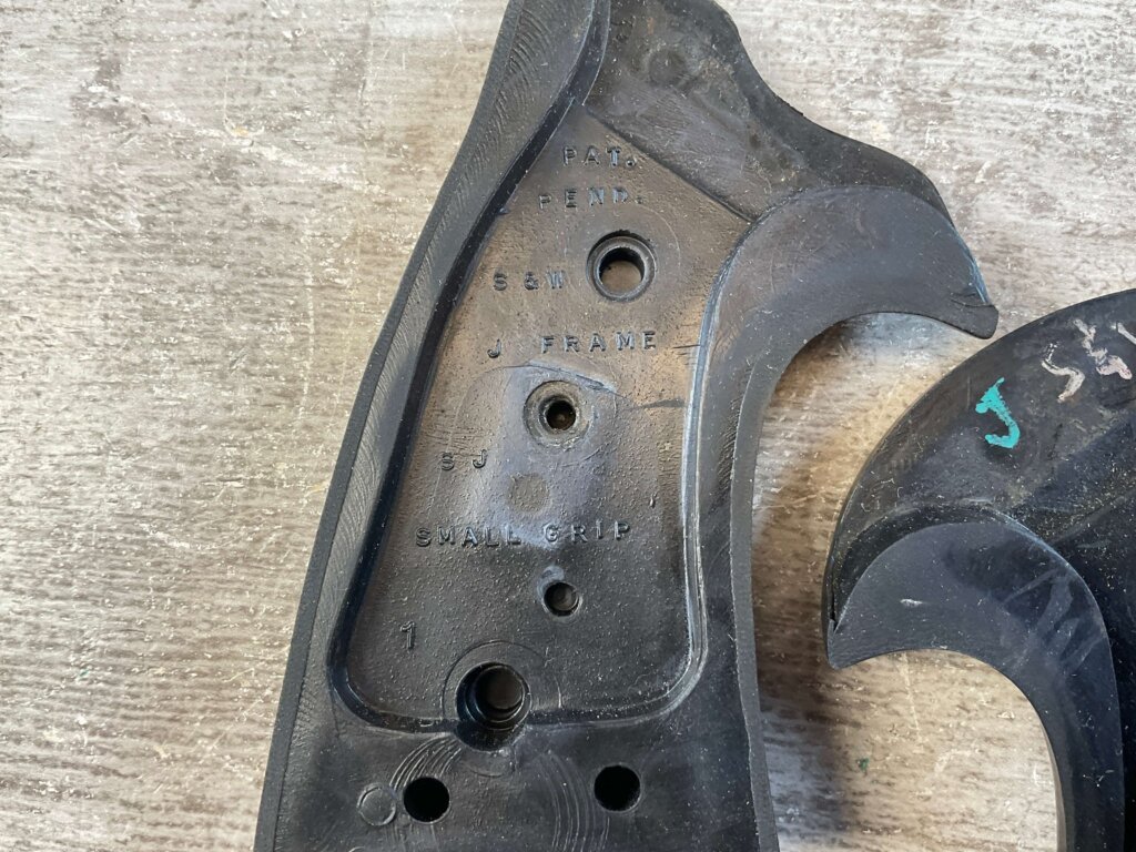 PACHMAYR S&W J FRAME SMALL PISTOL RUBBER GRIPS, JAMES EARL JONES COLLECTION #5-11735